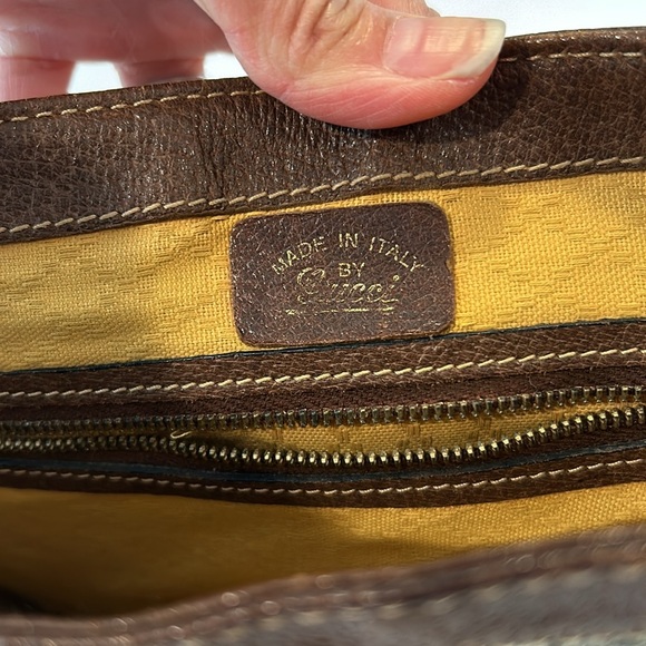 Authentic Gucci Sherry collection logo stripe shoulder bag with adjustable strap - Picture 4 of 16